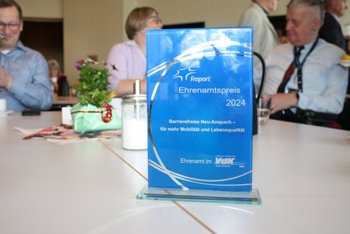 Eine Ehrenplakette