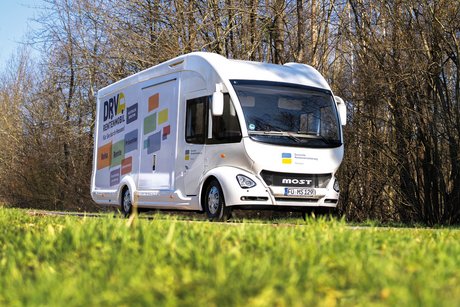 Ein Kleinbus 