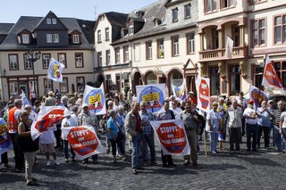 Viele Menschen auf einer Demonstration des VdK