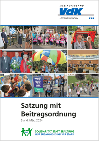 Das Titelbild der Satzung zeigt eine Zusammenstellung von Fotos aus den Aktivitäten des VdK: von Demontrationen über Ehrungen bis zu Spielaktionen für Kinder.
