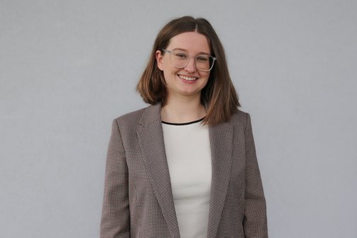 Das Porträt einer jungen Frau