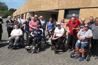 Menschen beim Boule-Spiel