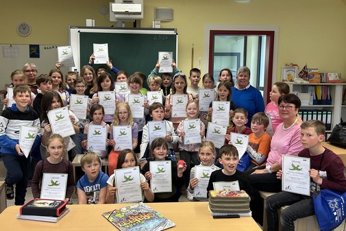 Viele Kinder und ein paar Erwachsene