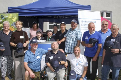 Die Ehrenamtlichen des VdK an ihrem Infostand in Eschwege