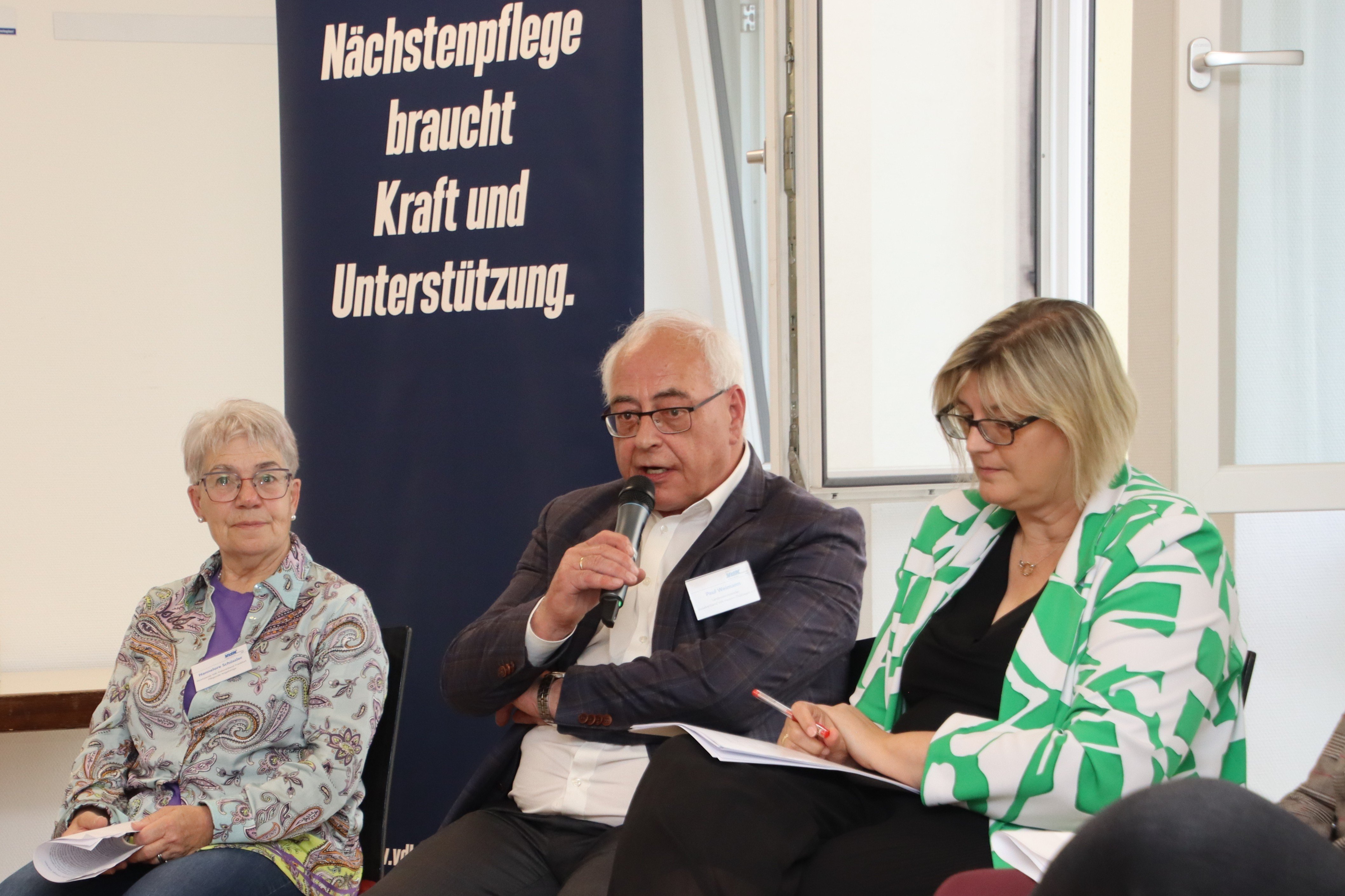Zwei Frauen und ein Mann