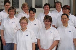 Das Bild zeigt ein Gruppenbild mit Mitarbieterinnen des Teams des Thüringer Pflegediensts.