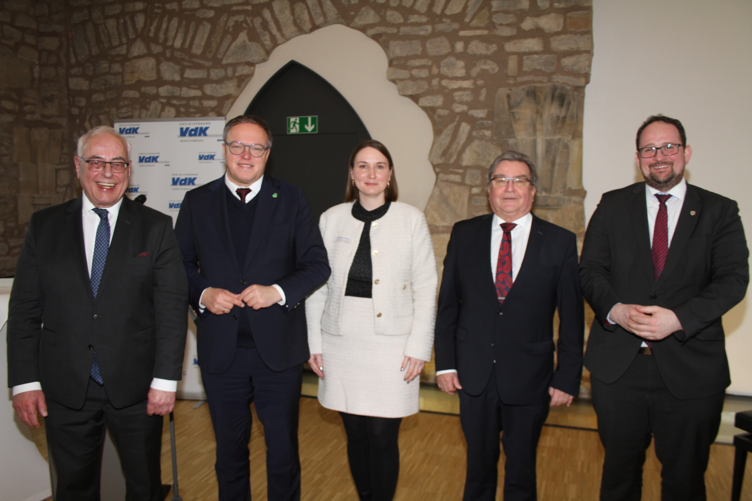 Vier M&auml;nner und eine Frau