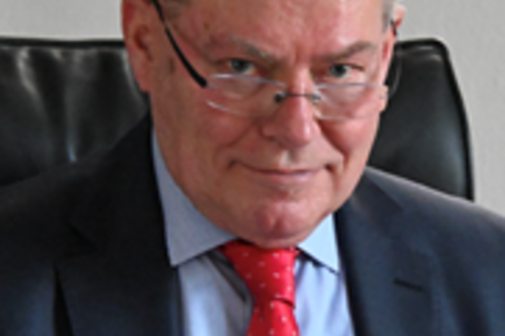 Eberhard Uhlig Rechtsanwalt und Notar a. D. Fachanwalt für Familienrecht Testamentsvollstrecker DVEV