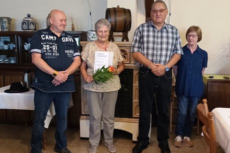 Beschreibung der Personen auf dem Foto