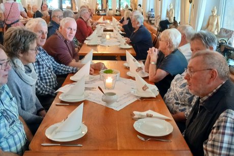 In gemütlicher Runde in der "Mooshütte"