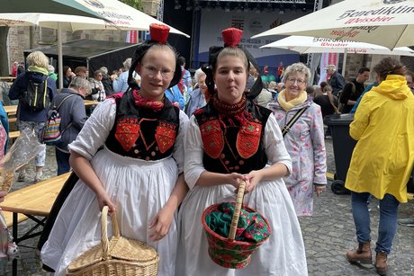 Eindrücke vom Hessentag-Mädchen in Schwälmer Tracht