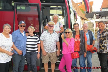 Gut gelaunte Mitglieder bei der Ankunft in Altenha&szlig;lau