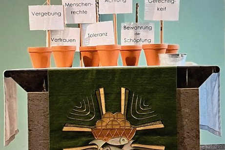 Der Altar mit den Werten, die für Frieden sorgen.