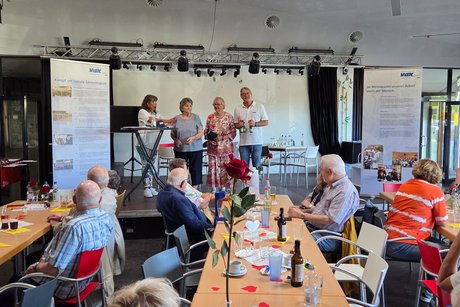 75 Jahrfeier des VDK OV-Mörfelden / Quizfragen Die Siegerehrung, das Bild ist stellvertretend für alle Gewinner.