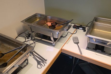 Das "gepl&uuml;nderte" Buffet, offensichtlich hat es allen geschmeckt, so soll es sein