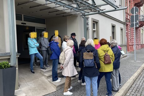 Aufbruch zur Stadtführung in Weimar