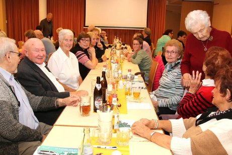 Geselliges Beisammensein beim Herbstfest