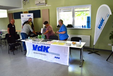 Unsere fleißigen Vorstandsmitglieder beim Aufbau und der Gestaltung des Infostandes