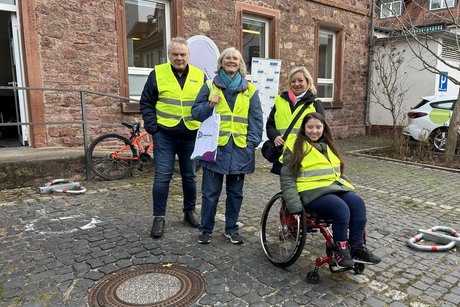 Das Bild zeigt ein weiters Checker Team um Manuela M&uuml;ller am 1. Wheelmap Day 2026