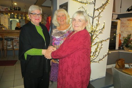 von links nach rechts: Fr. M. Hartmann, Fr. R. Krack, Fr. Chr. Abe