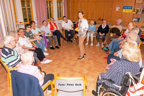 Trainingsrunde Es sind Teilnehmer des Gedächtnistrainings zu sehen