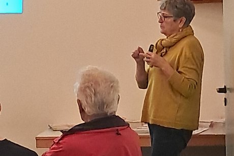 Referentin Elisabeth Bender bei Ihrem Vortrag