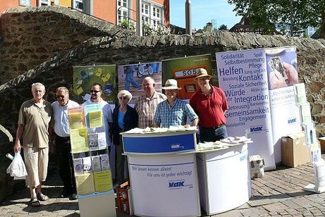 Mitglieder des VK-Ortsverbandvorstandes am Info-Stand.