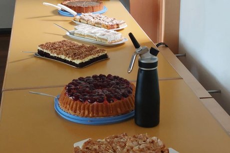 Blick auf das Kuchenbuffet
