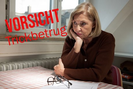 Eine Frau hat einen Anruf erhalten, war das ein Trickbetrüger?