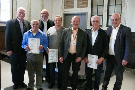 Geehrte Mitglieder Das Bild zeigt die geehrten Mitglieder mit Ehrengästen und dem Ortsverbandsvorsitzenden