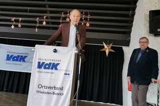 Stadtverordnetenvorsteher Dr. Gerhard Obermeier am Rednerpult