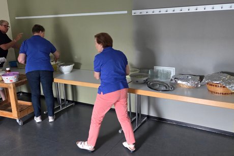 Mitgliederversammlung mit Grillfest Aufbau unseres Buffet´s