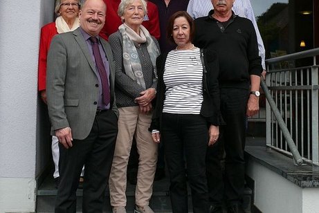 Vorstand und Revisoren des VdK-Ortsverbandes Idstein. Vorne (von links nach rechts) Alfred Strauß, Gertraud Gangelmayer, Vera Fay-Zimmermann und Peter Zimmermann. Dahinter (von links nach rechts): Kristel Straub, Ferdinand Röttges, Udo Zwer, Joachim Maier