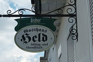 Hinweisschild Gasthaus Held in Beilstein