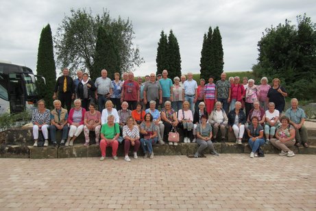 Unsere Reisegruppe am Hortensienpark in Großalmerode