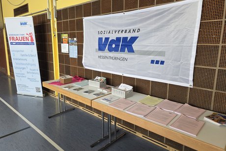 Infostand mit Material zum Mitnehmen