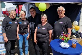 von links Markus Sand, Renate Ellrich, Regierungspräsident Kassel Mark Weinmeister, Lydia Sand, Vorsitzender Joachim Sostmann