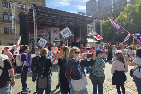 Die Demonstration kommt