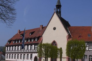 Die Stiftung Hospital ist Eigentümerin der Hospitalkapelle am Bad Hersfelder Johannestor mit den angrenzenden Wohnungen