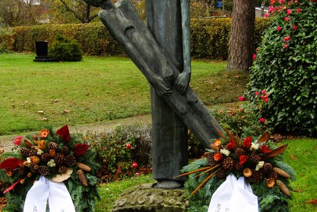 Die Kränze von dem Ehrenmal in Dorlar