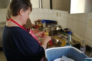 unsere Köchin Manuela Rettich mit Küchenhilfe Gabi Dreßen