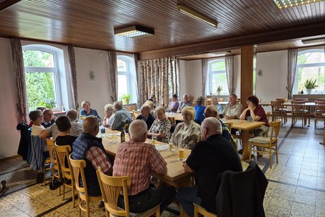 Die anwesenden Mitglieder Die anwesenden Mitglieder