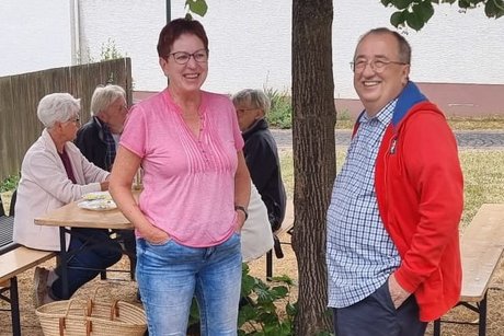 Bettina instruiert den GNZ-Reporter Lachmann - es ist dann auch ein schöner Bericht geworden (siehe Titelbild)