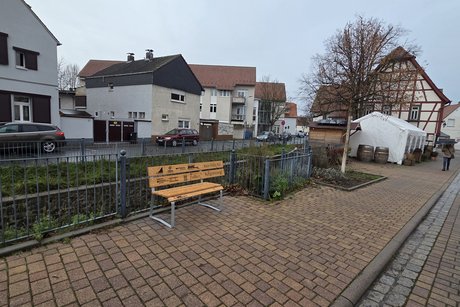 Die VdK-Bank steht zwischen Modaubr&uuml;cke und Kirchm&uuml;hle