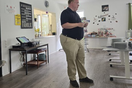 Axel Wessling hält einen Vortrag