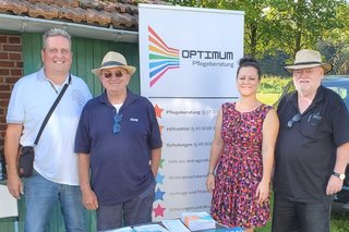 Auf dem Bild sehen Sie von links, Bürgermeister Matthias Pfeifer, Daniel Stadler, Verena Campbell und Helmut Müller.