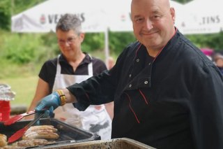 Beide grillen für ihr Leben gerne.