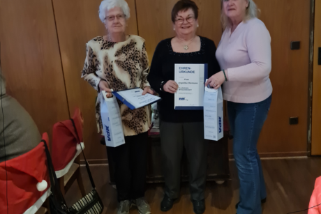 Foto - Jubilare Zita Simon, Angelika Hermann und stv. Marion West