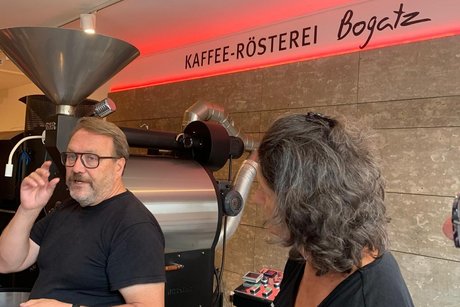 Bei der Vorf&uuml;hrung in der Kaffeer&ouml;sterei Bogatz.