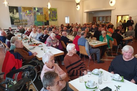 Gut gefüllter Saal